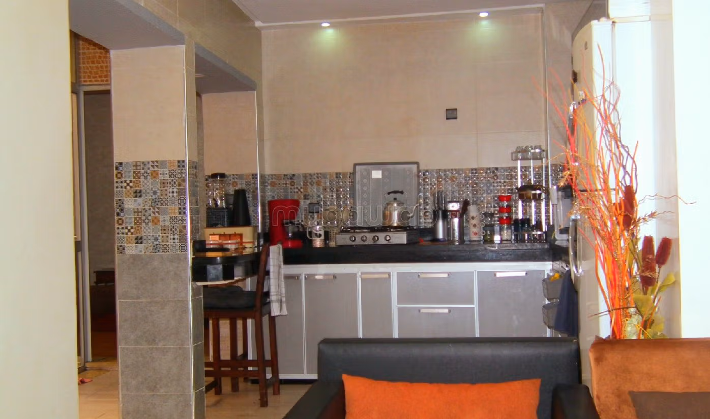 Affitta il tuo appartamento a Corniche. 2 locali spaziosi. Arredato