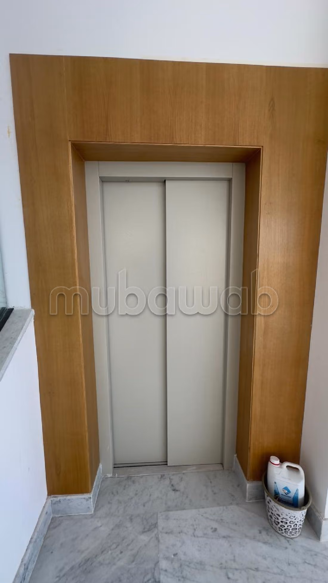 Villa's en luxe woningen om te huren in Ain Diab. Oppervlakte 500 m². Conciërge en airconditioning. 