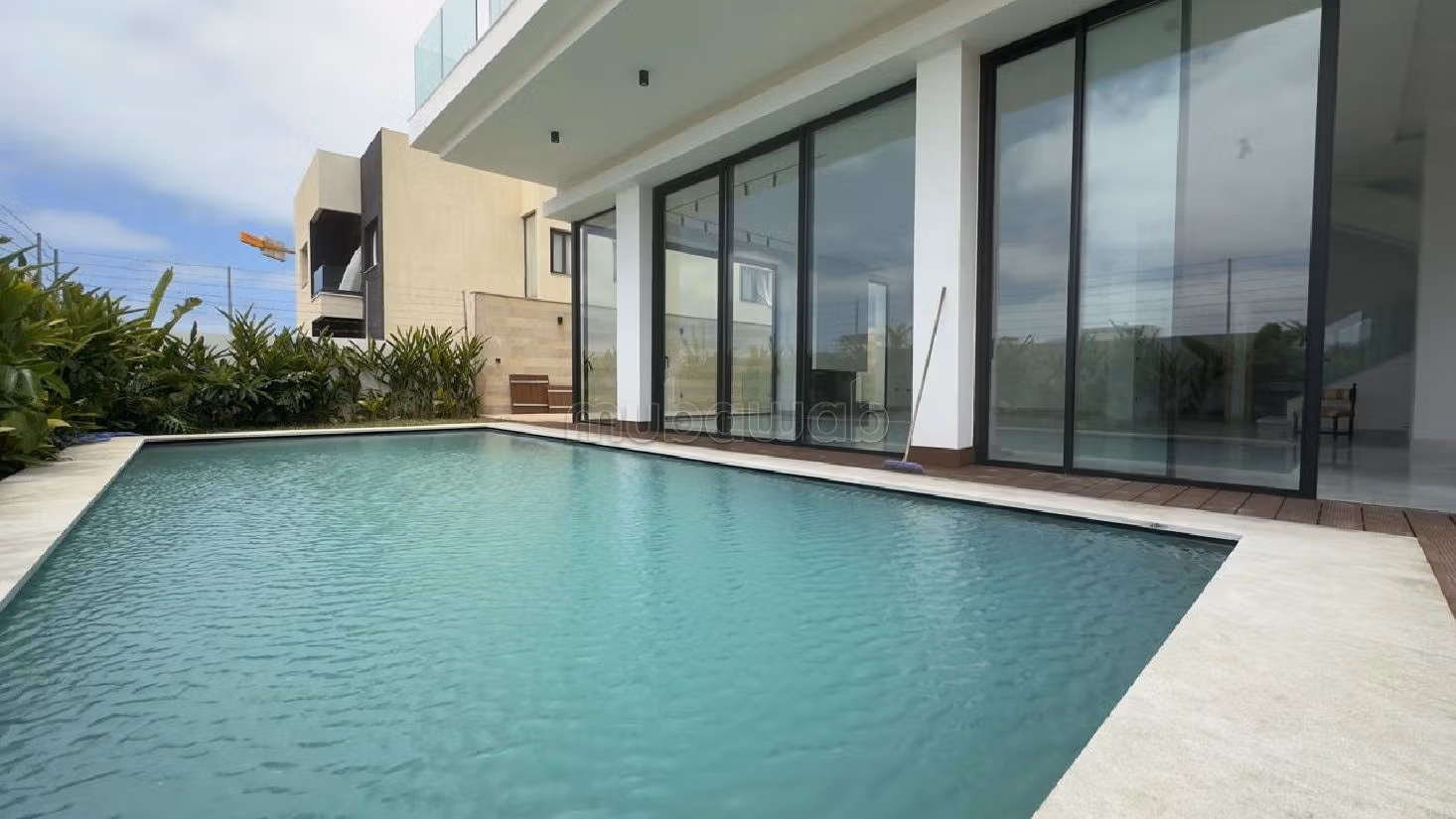 Villa's en luxe woningen om te huren in Ain Diab. Oppervlakte 500 m². Conciërge en airconditioning. 