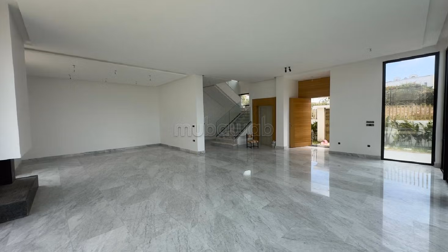Villa's en luxe woningen om te huren in Ain Diab. Oppervlakte 500 m². Conciërge en airconditioning. 
