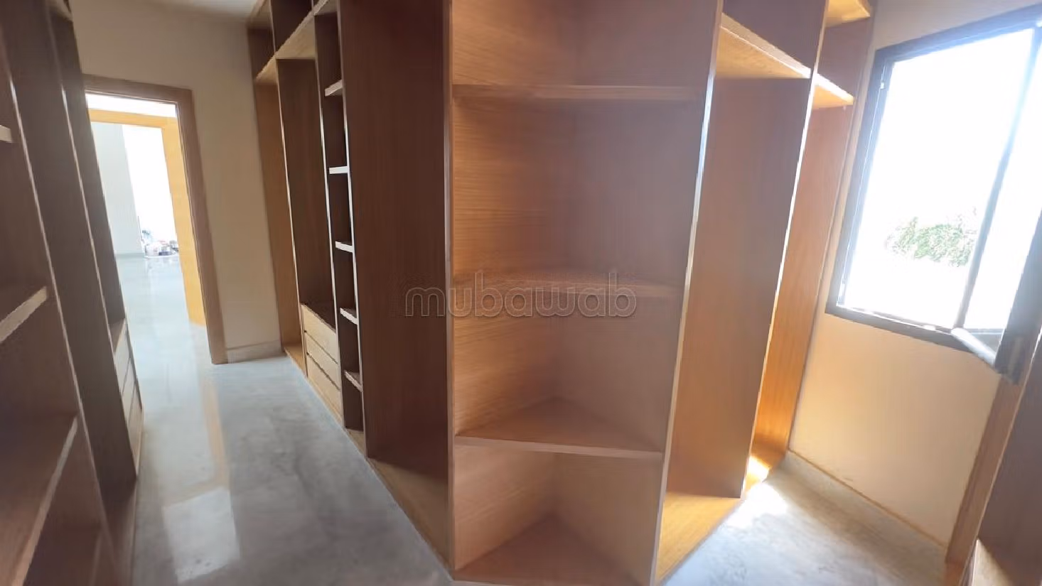 Villa's en luxe woningen om te huren in Ain Diab. Oppervlakte 500 m². Conciërge en airconditioning. 