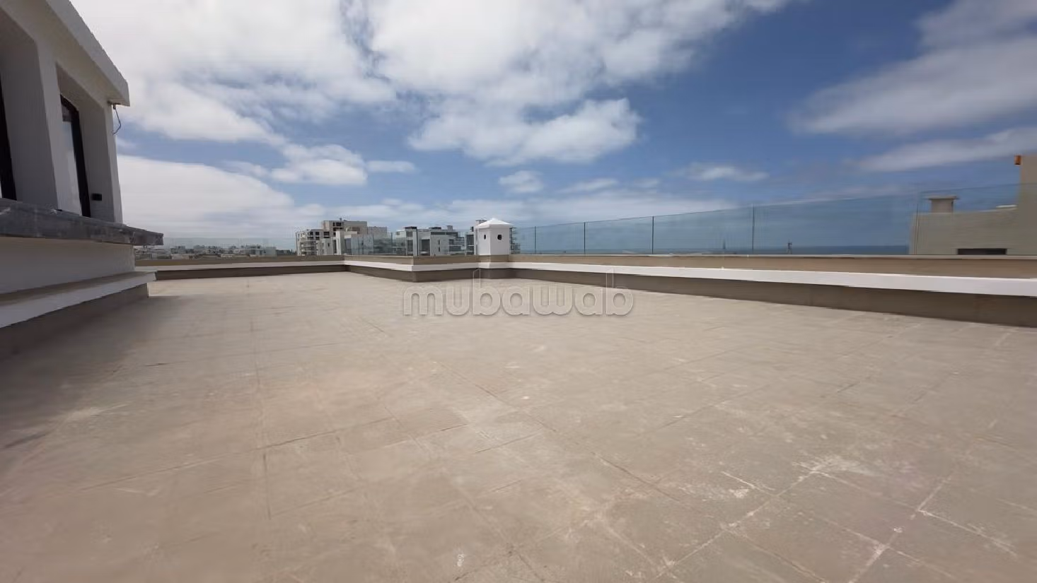 Villa's en luxe woningen om te huren in Ain Diab. Oppervlakte 500 m². Conciërge en airconditioning. 