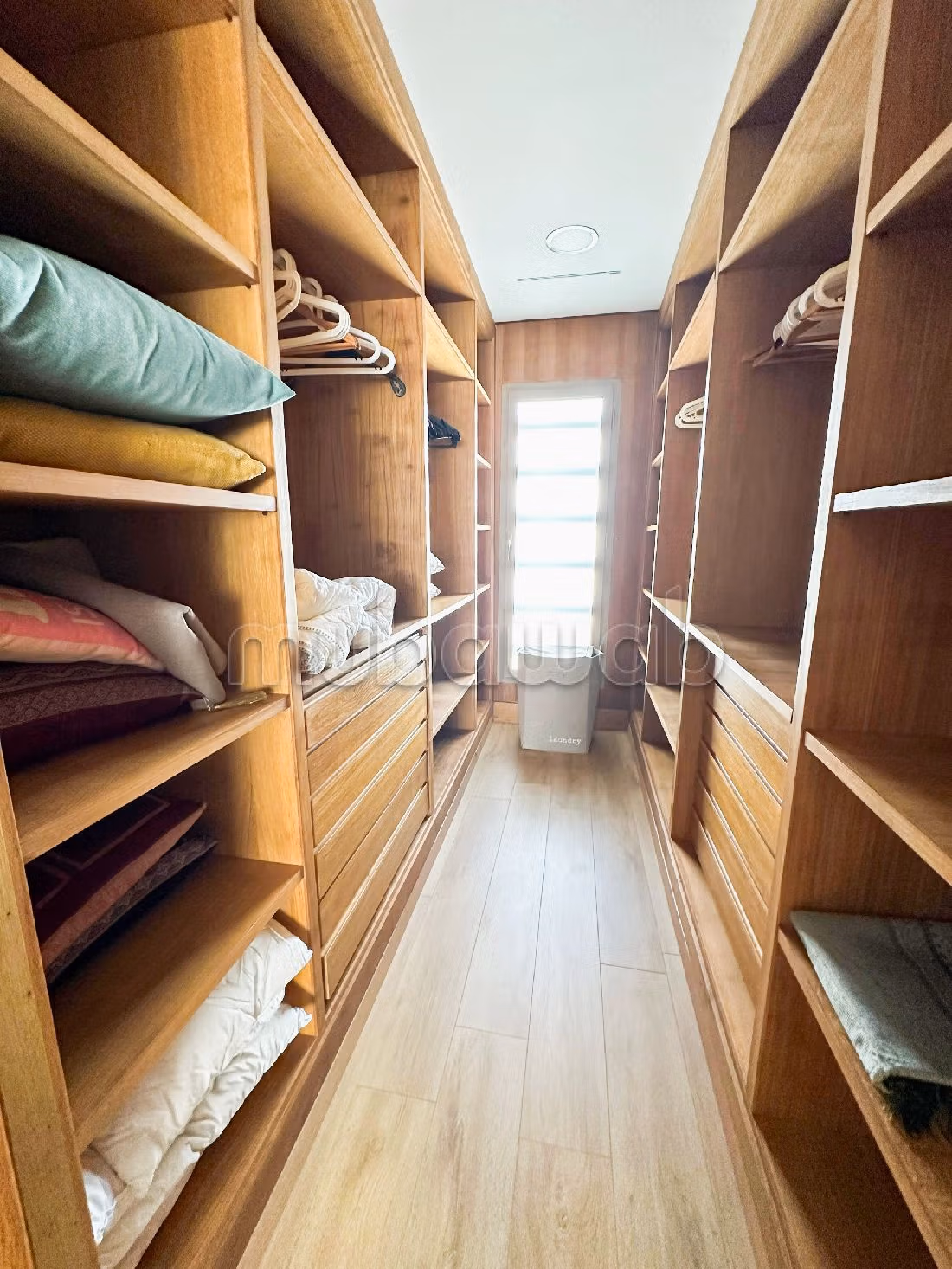 Alquiler villa de lujo. 3 bonitas habitaciones. Con muebles