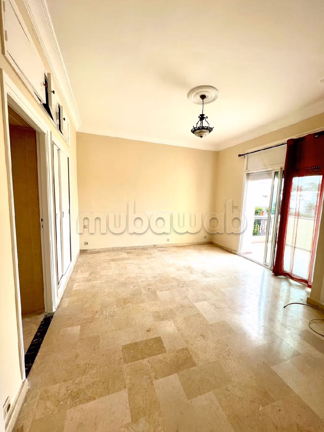 إيجار منزل ب حي الحديقة. المساحة الكلية 400 م². مكان وقوف السيارات وشرفة