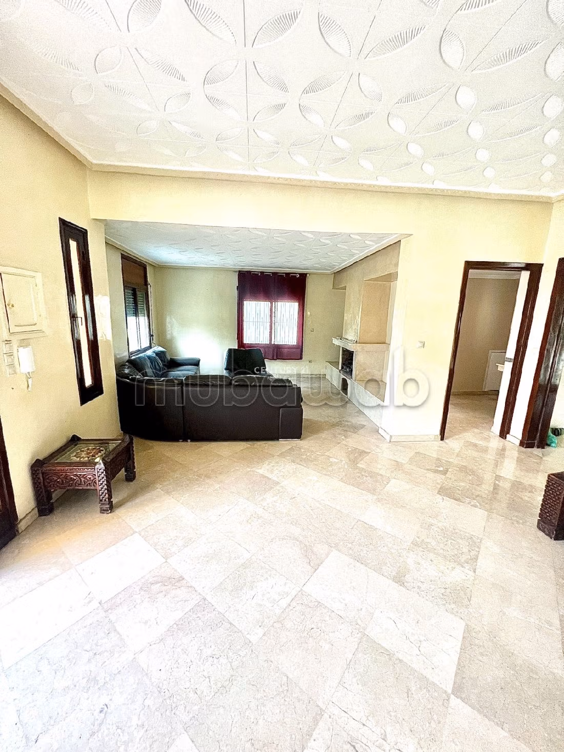 إيجار منزل ب حي الحديقة. المساحة الكلية 400 م². مكان وقوف السيارات وشرفة