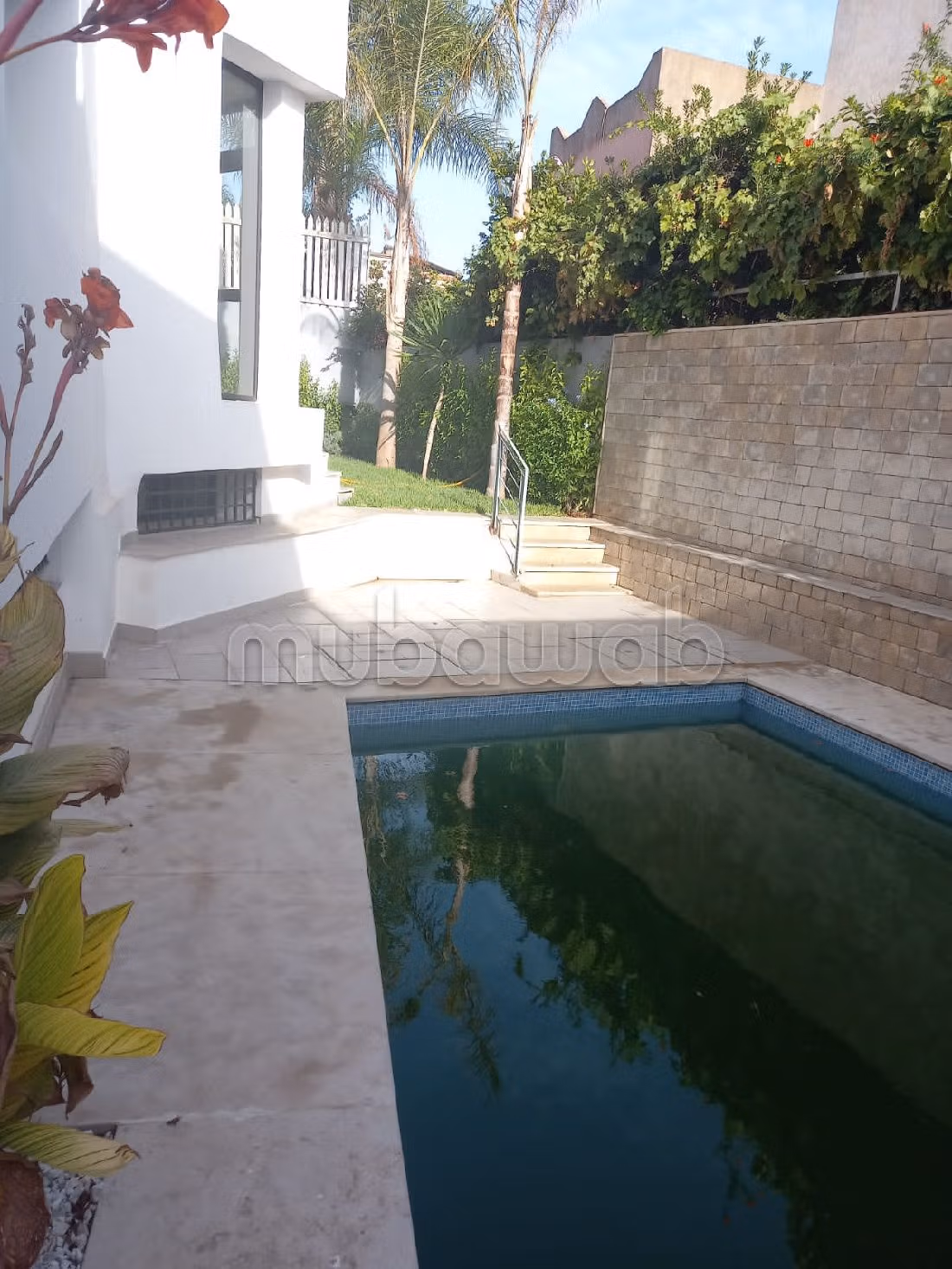 Splendide villa à vendre à Bir Rami Ouest. Superficie 640 m². Cheminée et concierge