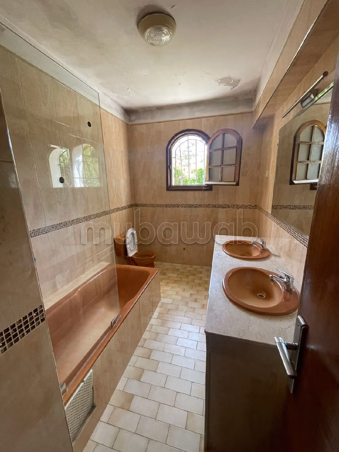 Luxury villa for rent in Souissi. 8 large rooms. Residence with caretaker, general air conditioning. 