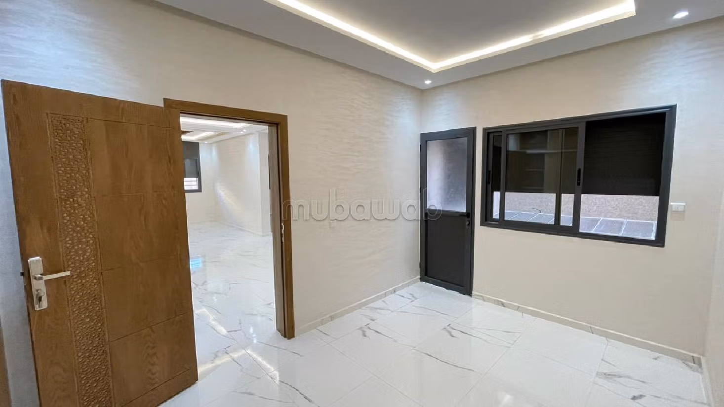 Luxury Villa for sale. 6 large living areas. Green areas, Balcony. 