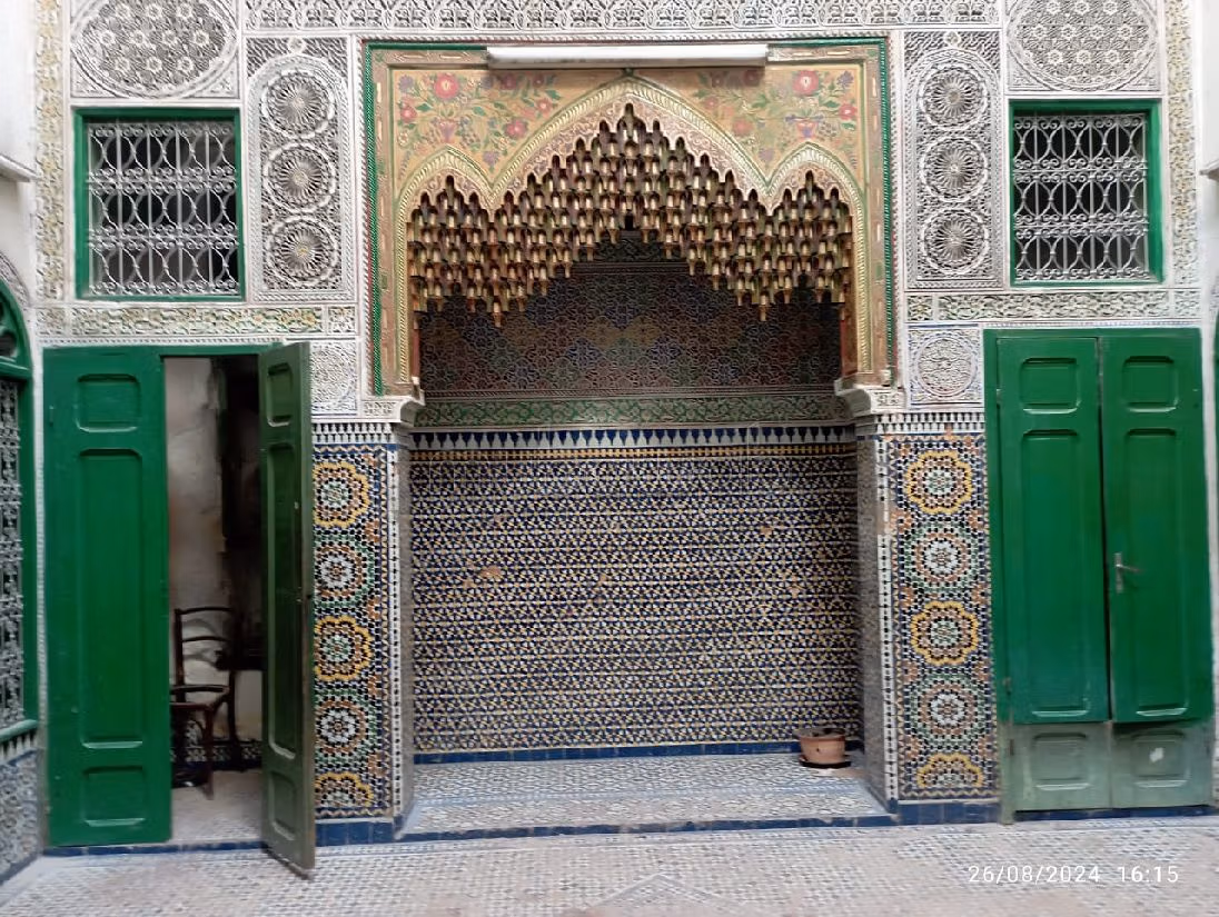 Magnifico riad in vendita a Zekak Erroumane. 7 ampi locali. Porta blindata, salotto marocchino. 