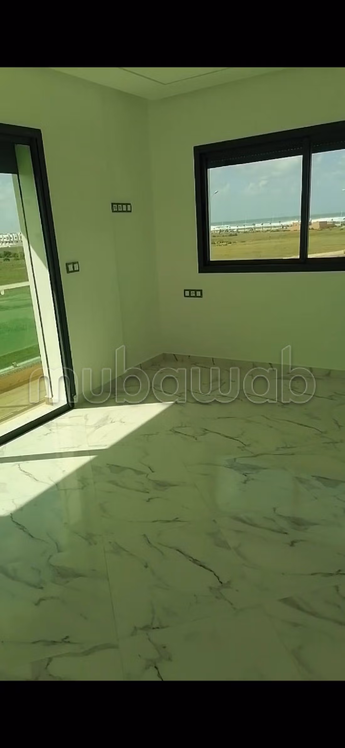 Magnífica villa en venta en Corniche. 9 habitaciones confortables. Piscina. 