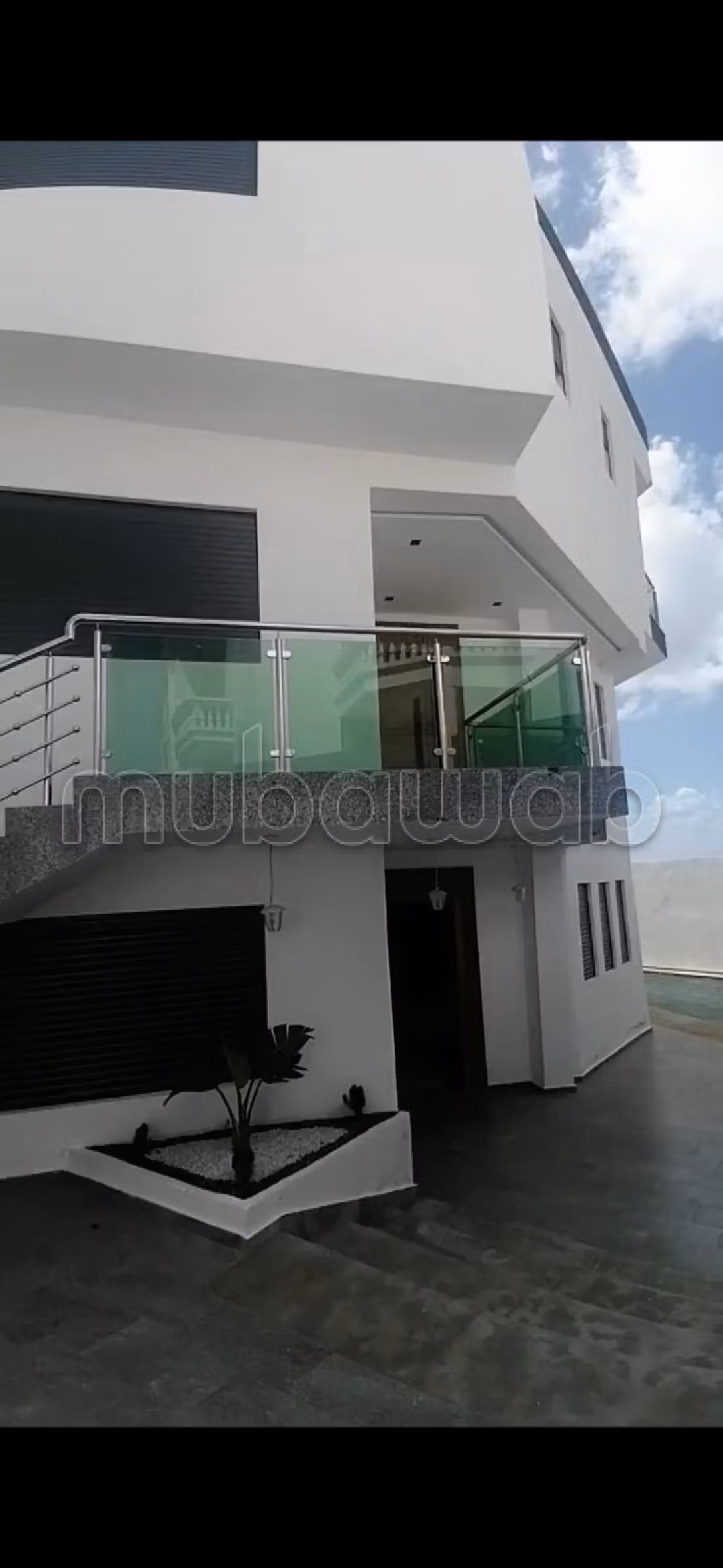 Magnífica villa en venta en Corniche. 9 habitaciones confortables. Piscina. 