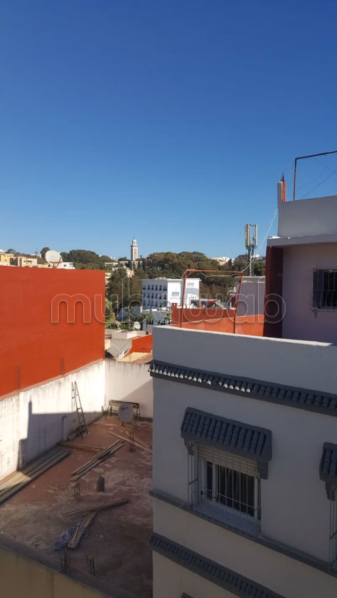 Maravillosa casa en venta en Bel Air - Val fleuri. Gran superficie 96 m². Salón marroquí amueblado, sistema de parábola general. 