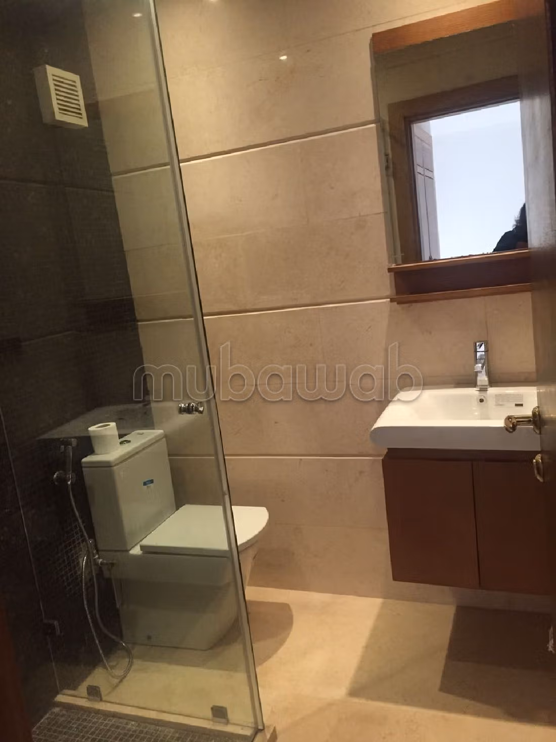 Rent an apartment in Ferme Bretonne (Hay Arraha). Total area 126 m². No Lift, Balcony.