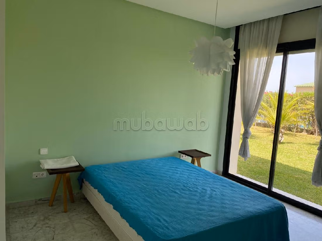 A louer villa plain pied semi meublée avec piscine