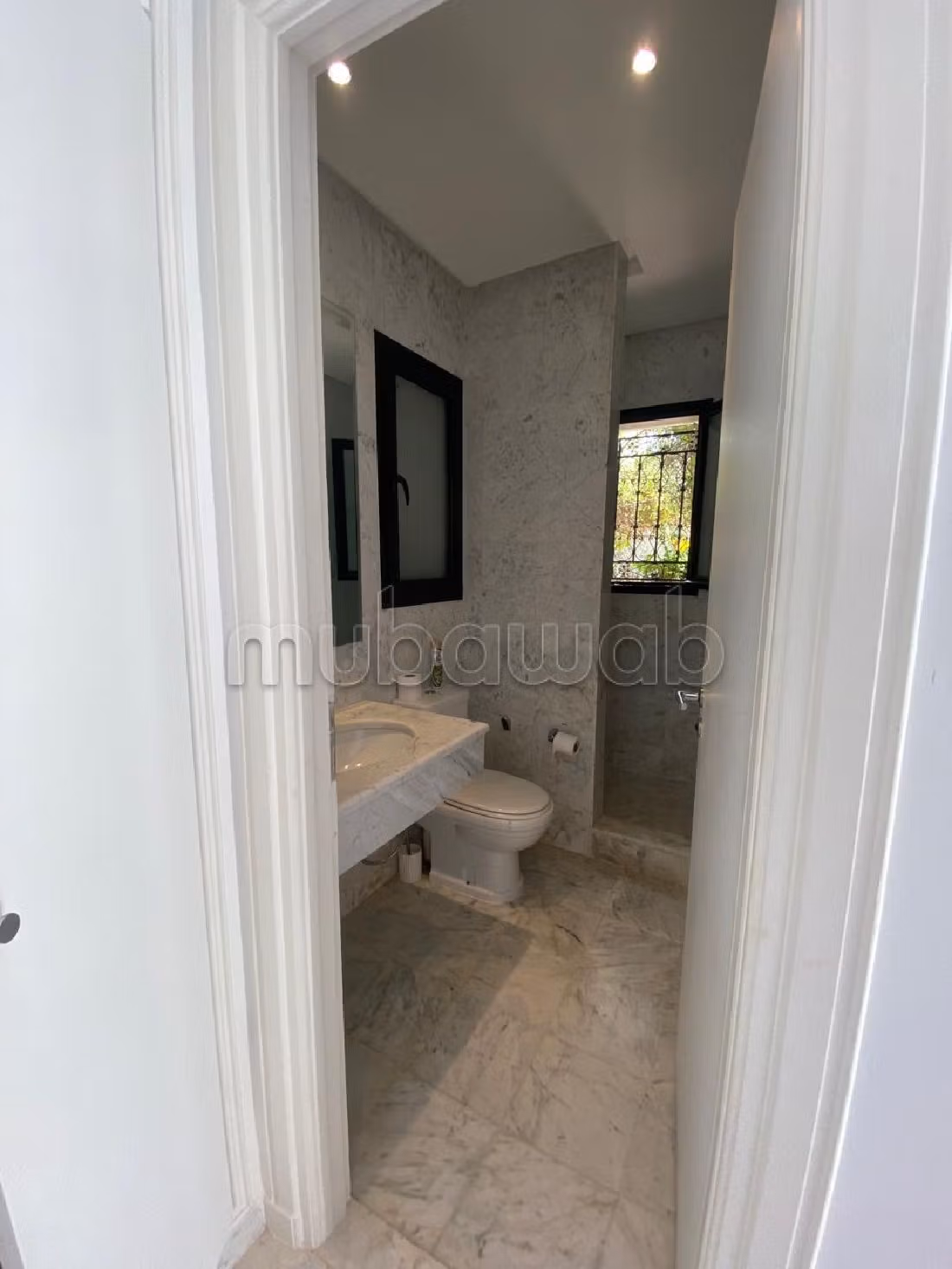 A louer villa plain pied semi meublée avec piscine