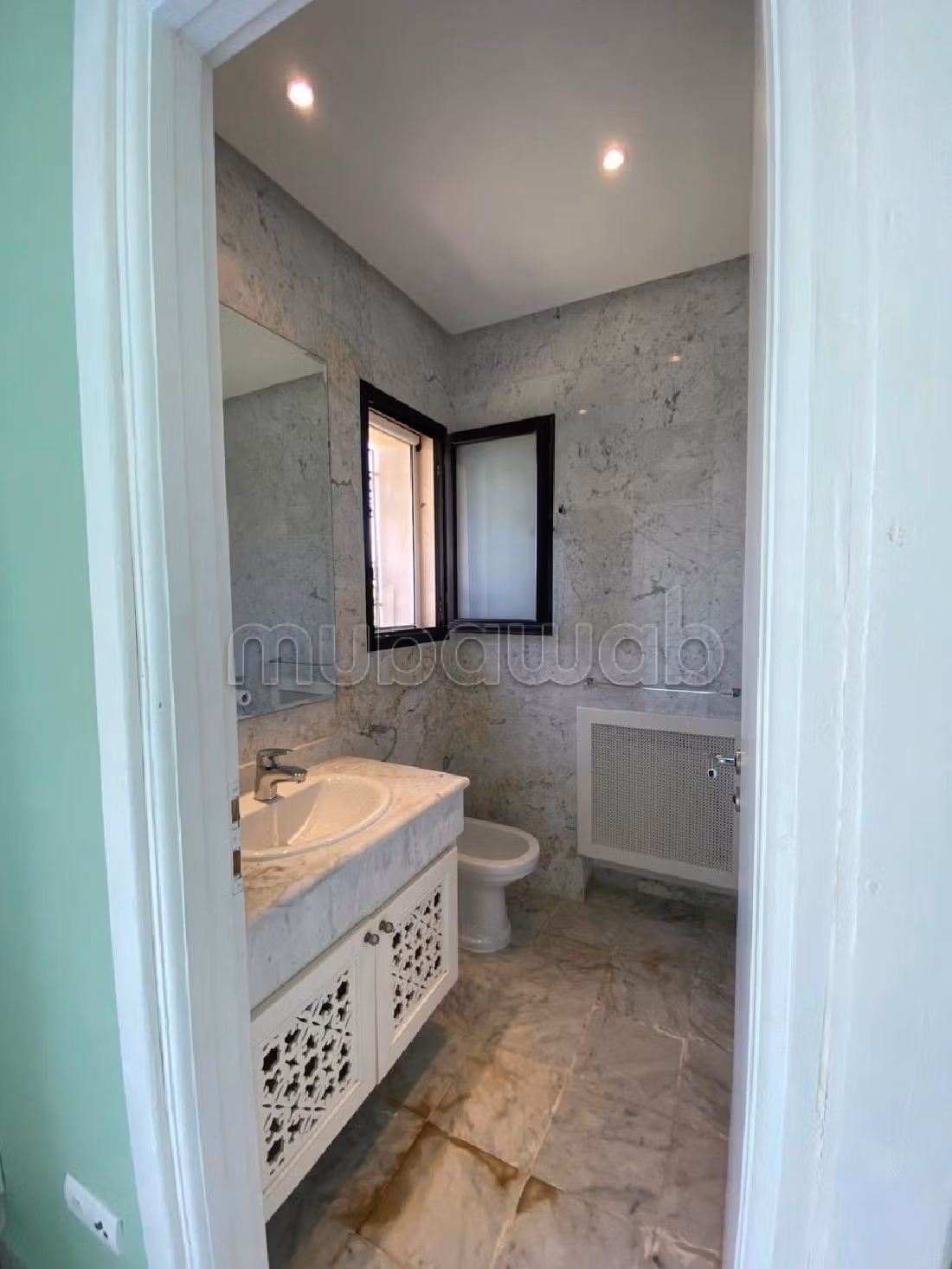 A louer villa plain pied semi meublée avec piscine