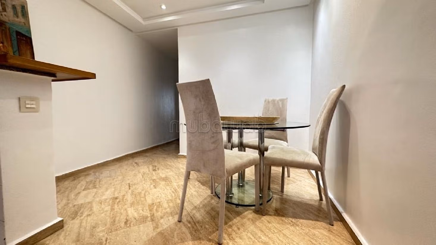 Bel appartement en location à Maârif Extension. Superficie 91 m². Meublé