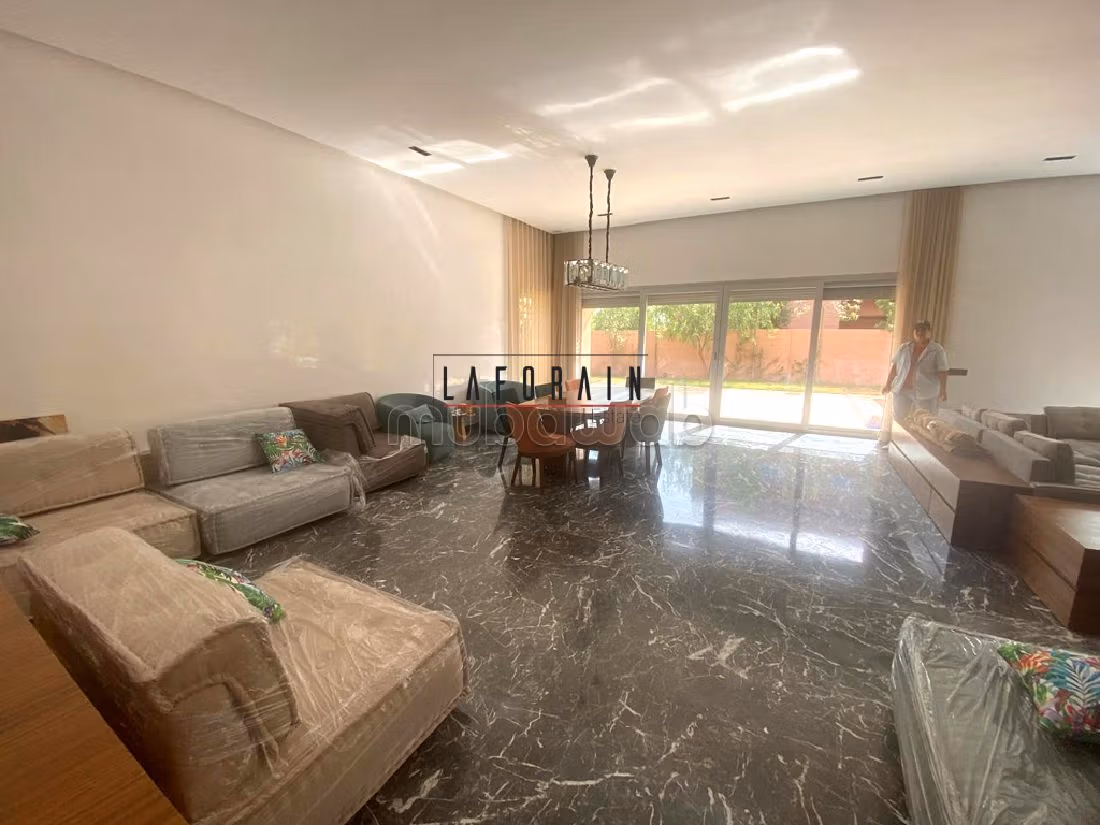 Villa de Luxe à Vendre – Confort et Élégance