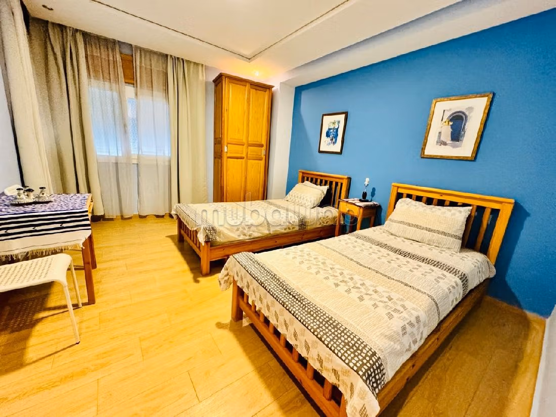 منزل فخم للبيع ب بيل إر - فال فلوري. المساحة الكلية 620 م². أماكن لوقوف السيارات وحديقة جميلة. 