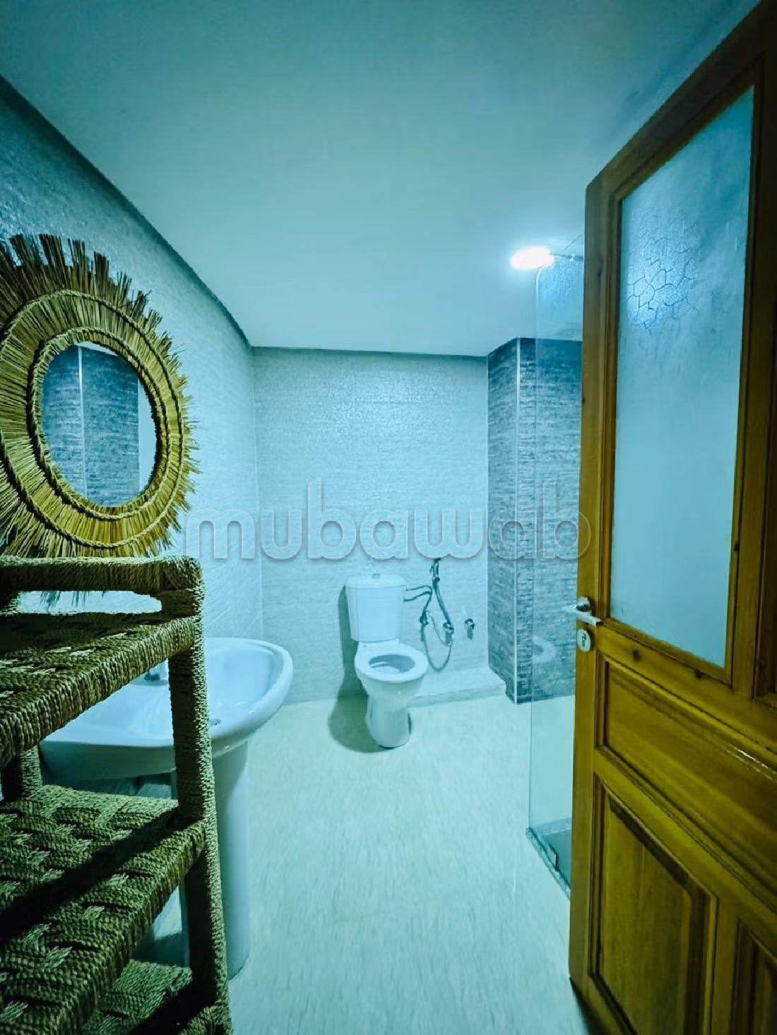 منزل فخم للبيع ب بيل إر - فال فلوري. المساحة الكلية 620 م². أماكن لوقوف السيارات وحديقة جميلة. 