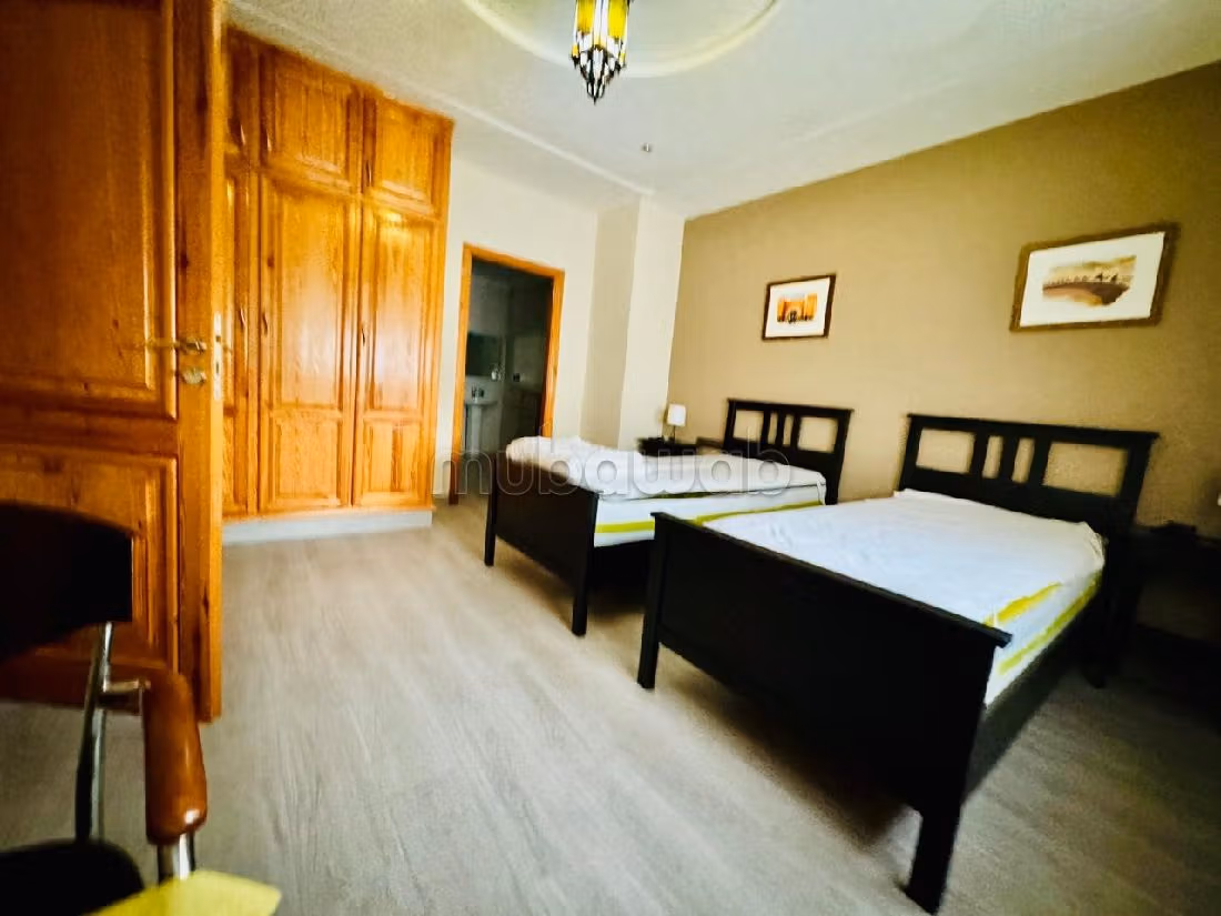 منزل فخم للبيع ب بيل إر - فال فلوري. المساحة الكلية 620 م². أماكن لوقوف السيارات وحديقة جميلة. 