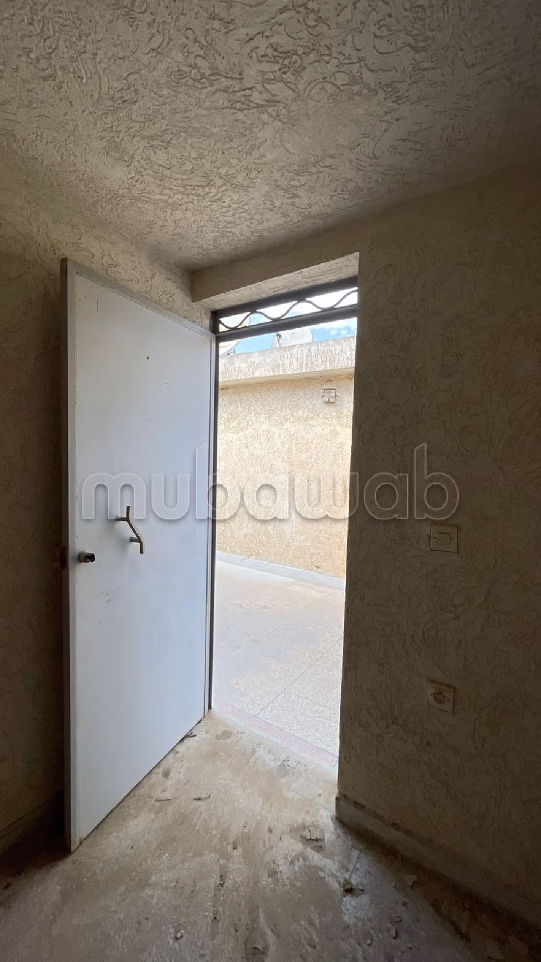 شقة رائعة للبيع وازان ب. 2 غرف. شرفة كبيرة. 