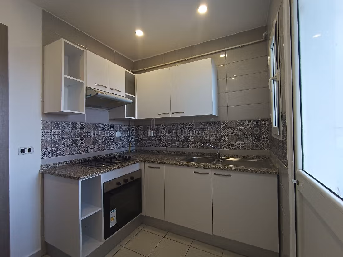 Apartment for rent in Aouina. 2 rooms. Double glazed windows and central heating. 