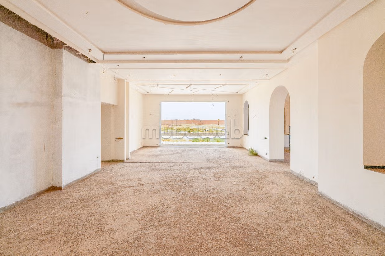 Splendid villa for sale in Route de l'Ourika. 12 comfortable rooms. Green areas, Balcony. 