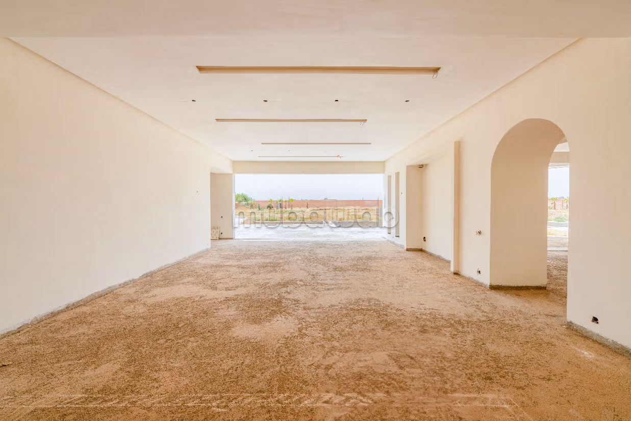 Splendid villa for sale in Route de l'Ourika. 12 comfortable rooms. Green areas, Balcony. 