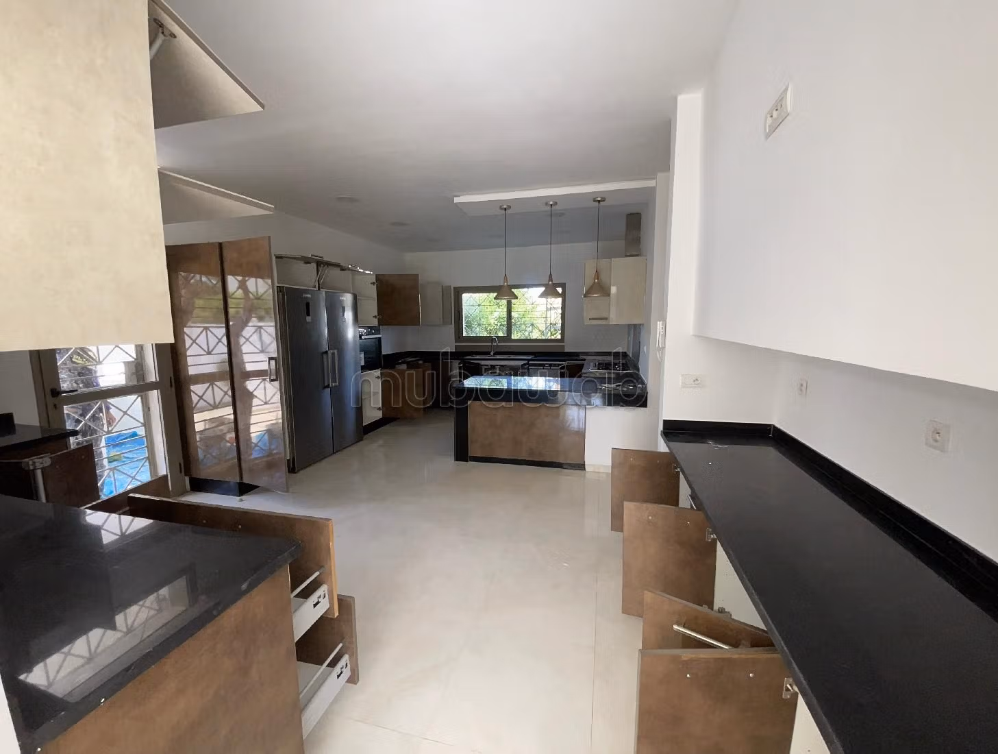 Meravigliosa villa in affitto a Souissi. 9 locali. Salotto tipico marocchino, sistema di sicurezza. 