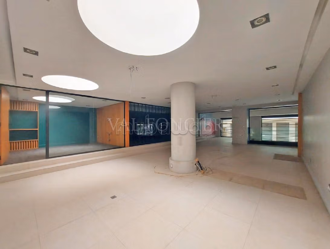 Oficinas en alquiler en Racine. Dimensión 388 m²
