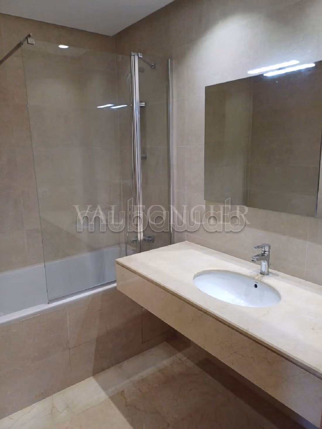 Magnifique appartement à Louer avec Terrasse Racine, Casablanca