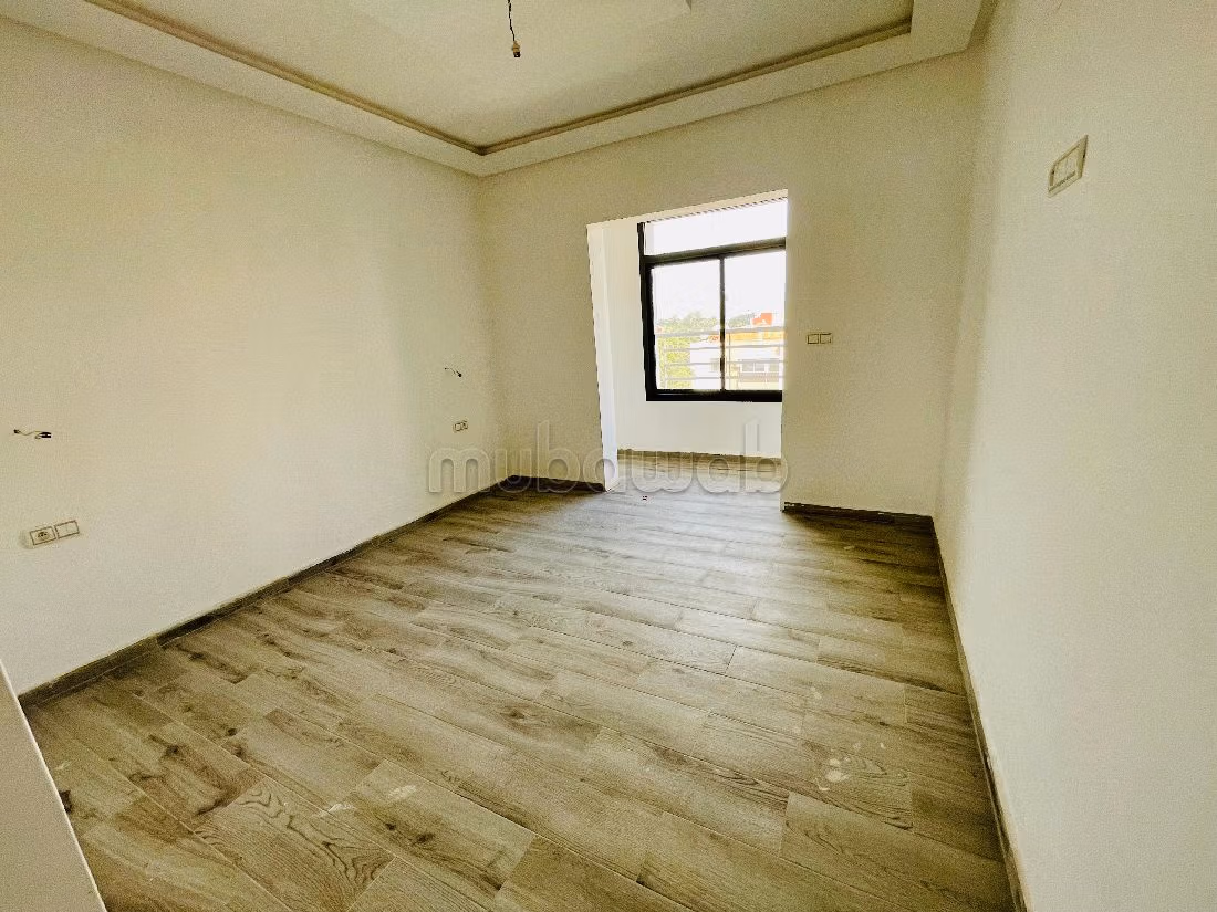 Oficinas en alquiler en Abattoirs. Superficie de 110 m². Conserje.