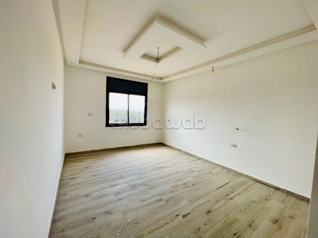 Oficinas en alquiler en Abattoirs. Superficie de 110 m². Conserje.