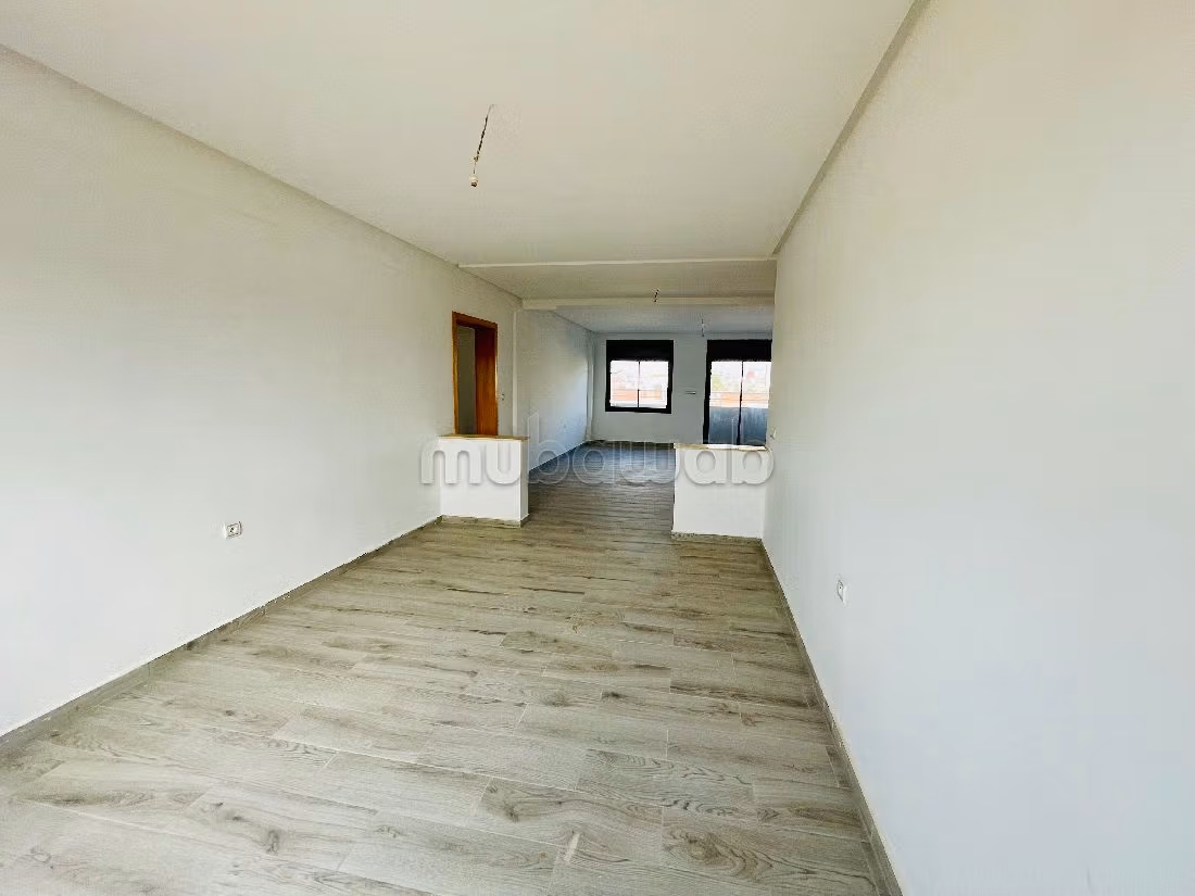 Oficinas en alquiler en Abattoirs. Superficie de 110 m². Conserje.