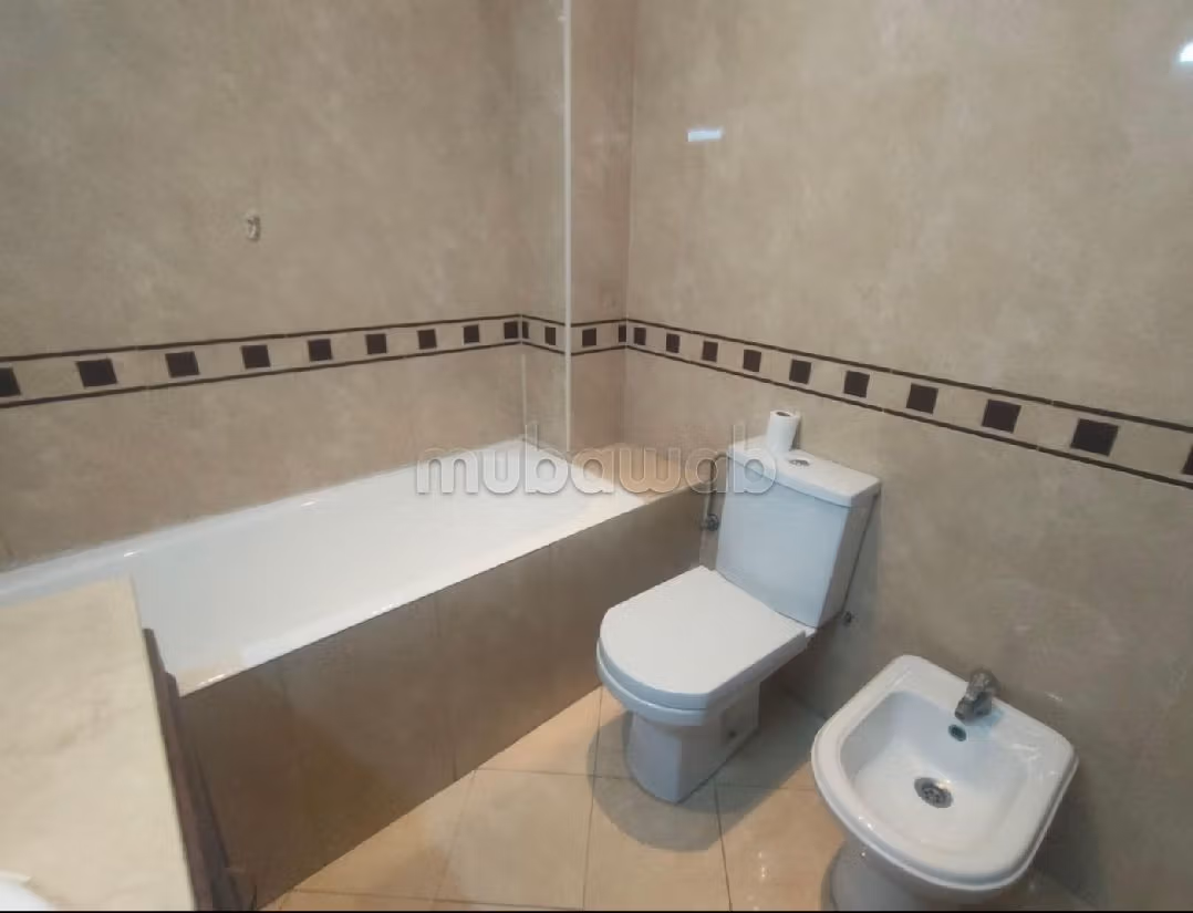 Apartment for rent in Racine. Area 120 m². Soundproofing, Secured door. 