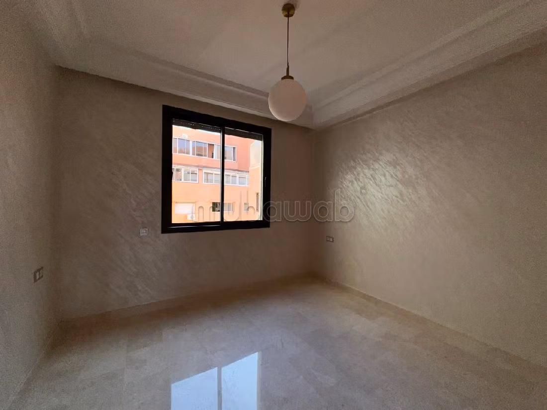 Appartamento in vendita a Camp Al Ghoul. Superficie 112 m². Con ascensore e terrazzo. 