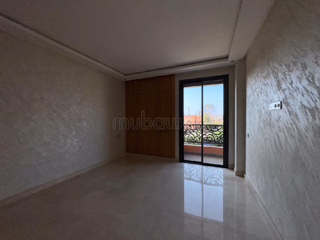 Splendido appartamento da acquistare a Camp Al Ghoul. 3 locali. Servizio di concierge e condizionatore. 