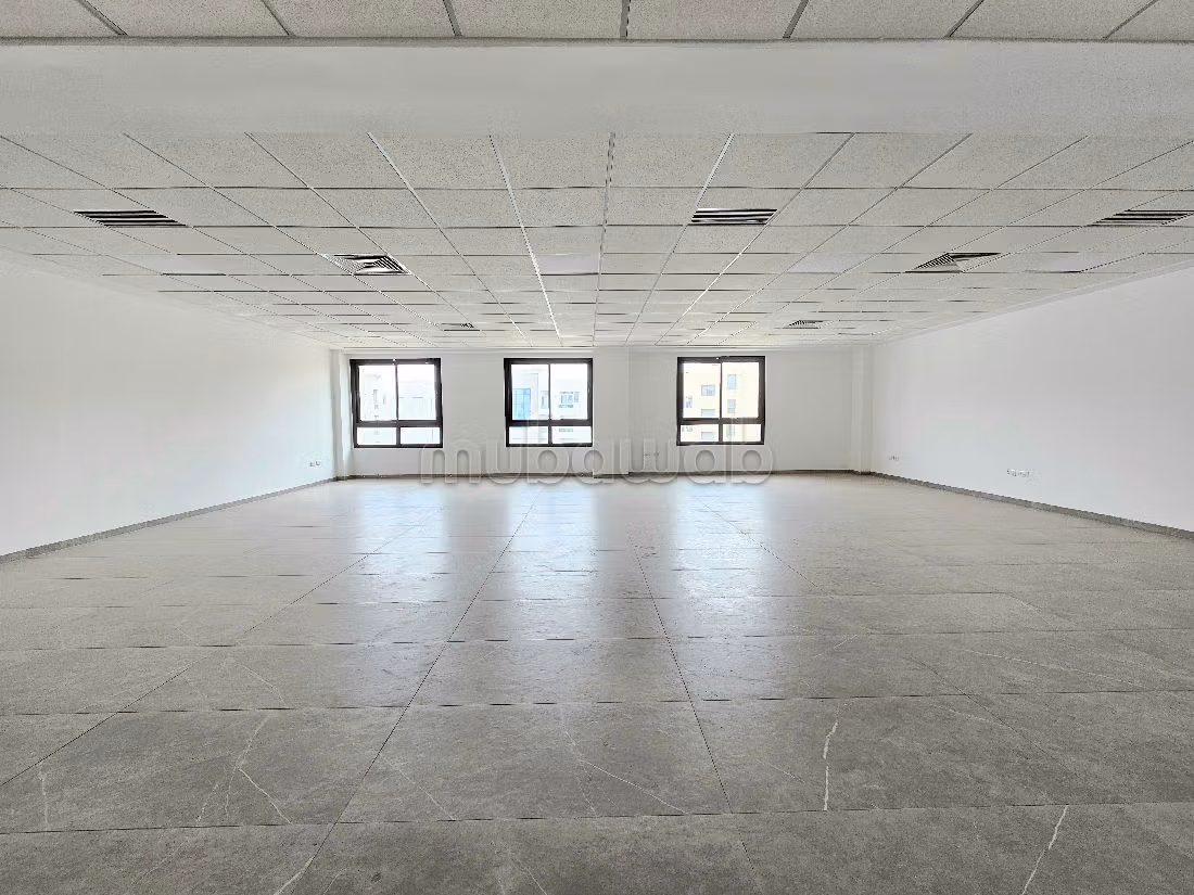 عقارت تجارية للكراء ب ضفاف البحيرة 2. المساحة 290 م². باب متين،إقامة محروسة. 