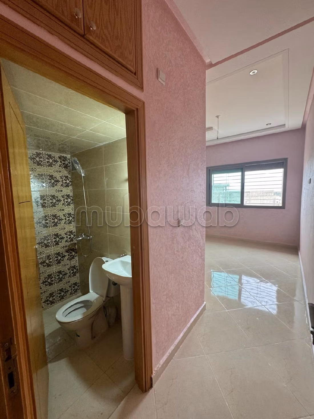 Immeuble de 2 appartements et 3 locaux commerciaux