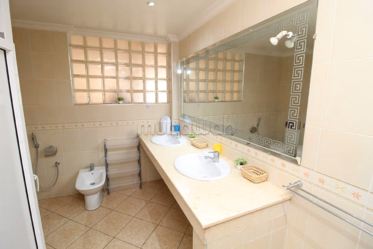 Grand appartement 200 m2 à louer à Najah Agadir