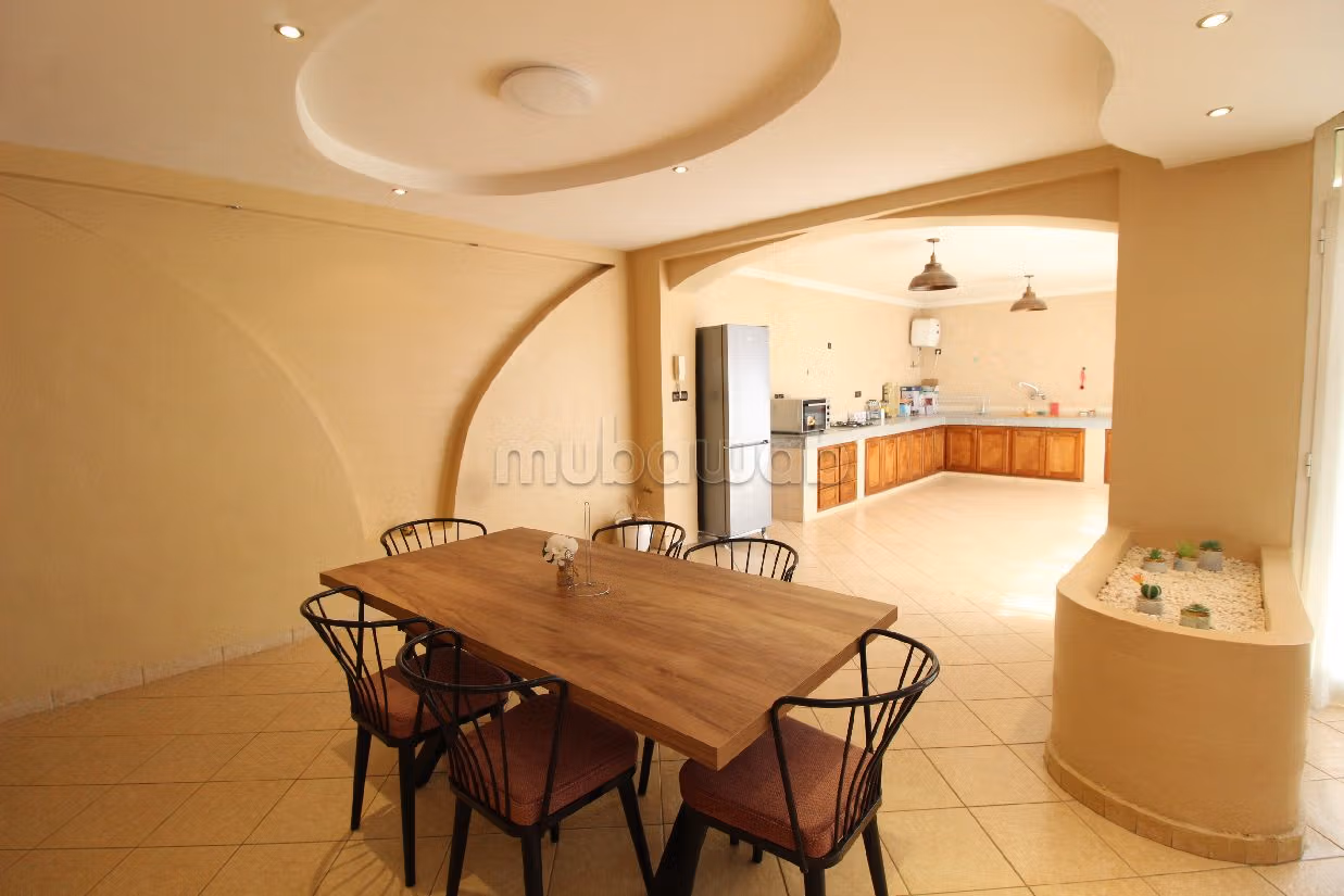 Grand appartement 200 m2 à louer à Najah Agadir