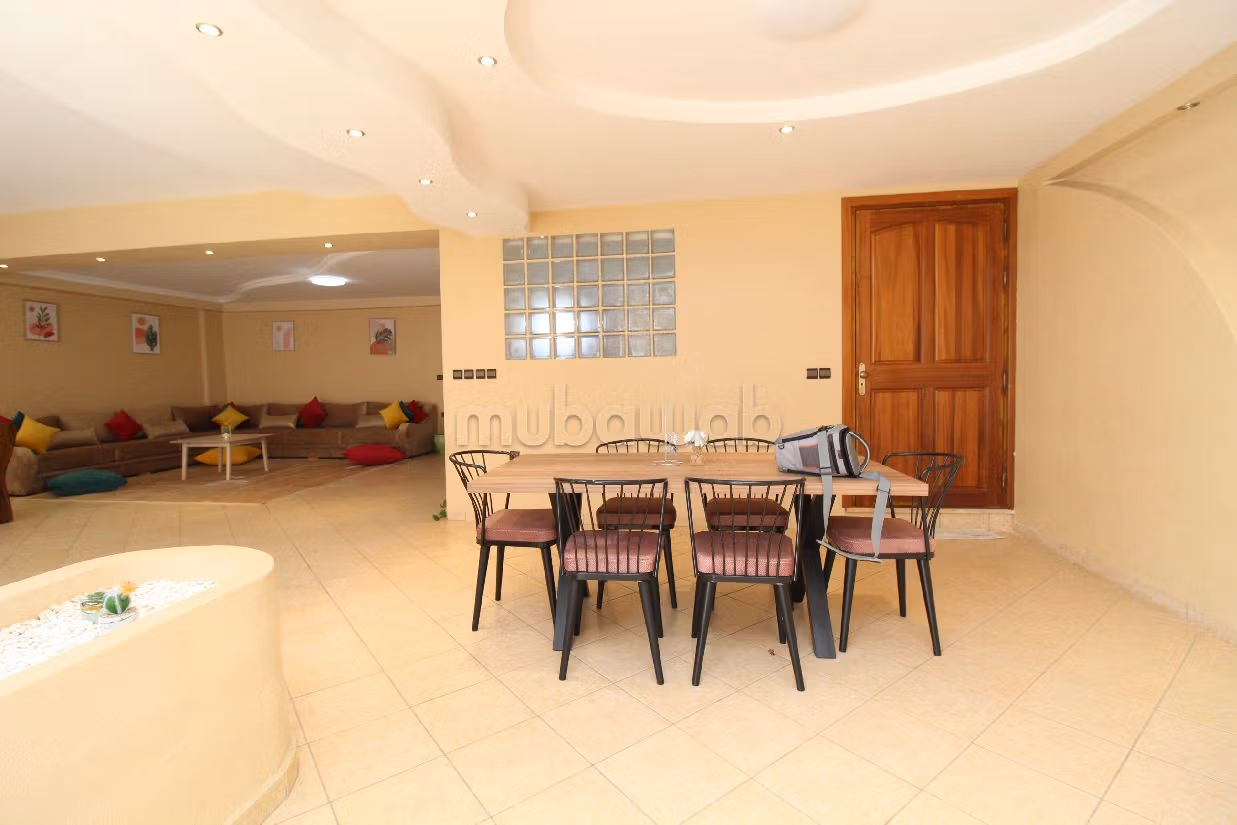 Grand appartement 200 m2 à louer à Najah Agadir