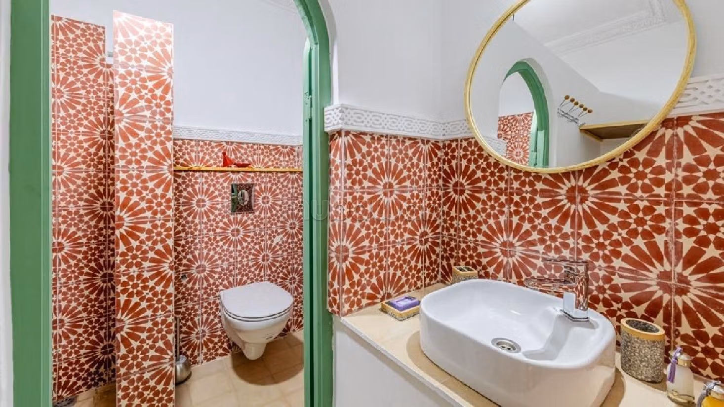 Très beau riad à vendre à Kennaria. Superficie 250 m². Antenne parabolique et Porte blindée