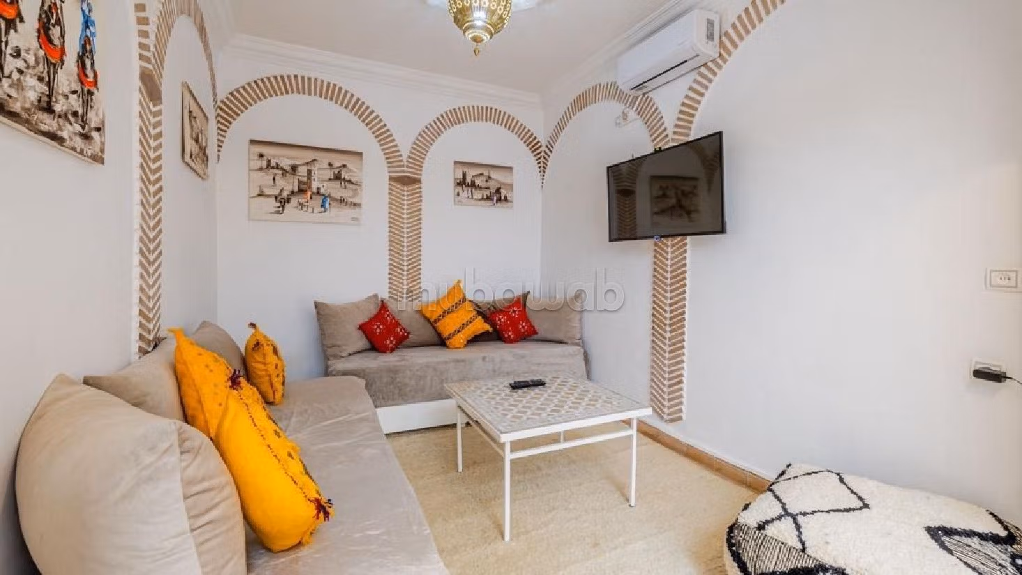 Très beau riad à vendre à Kennaria. Superficie 250 m². Antenne parabolique et Porte blindée