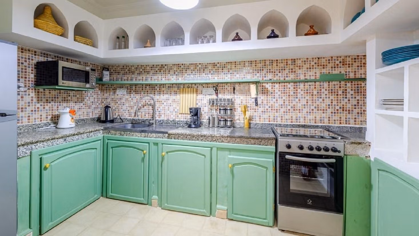 Très beau riad à vendre à Kennaria. Superficie 250 m². Antenne parabolique et Porte blindée