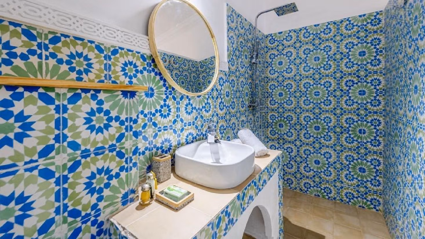 Très beau riad à vendre à Kennaria. Superficie 250 m². Antenne parabolique et Porte blindée
