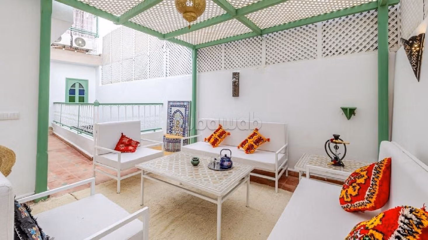 Très beau riad à vendre à Kennaria. Superficie 250 m². Antenne parabolique et Porte blindée