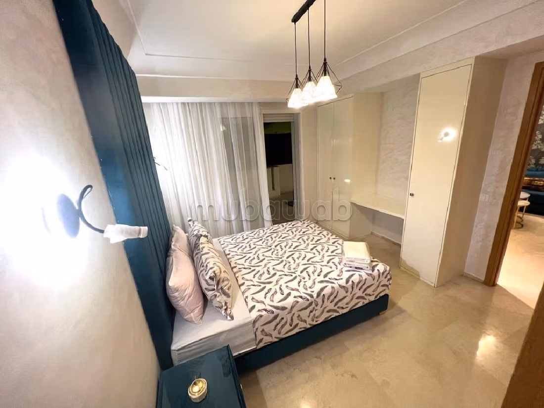 شقق للكراء ب الحي المالي للدار البيضاء. المساحة الإجمالية 60 م². صالة مغربية تقليدية وباب متين. 