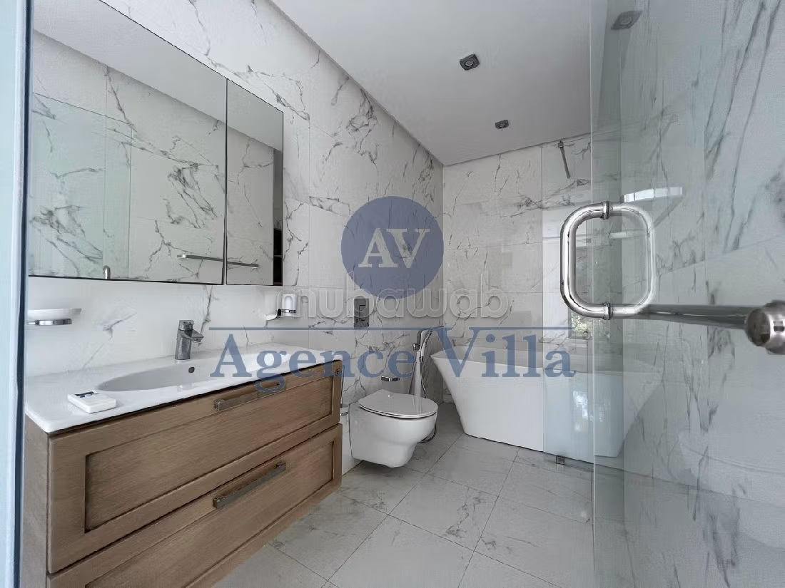 Straordinaria casa di lusso in affitto a La Marsa. 5 ampi locali. Ammobiliato